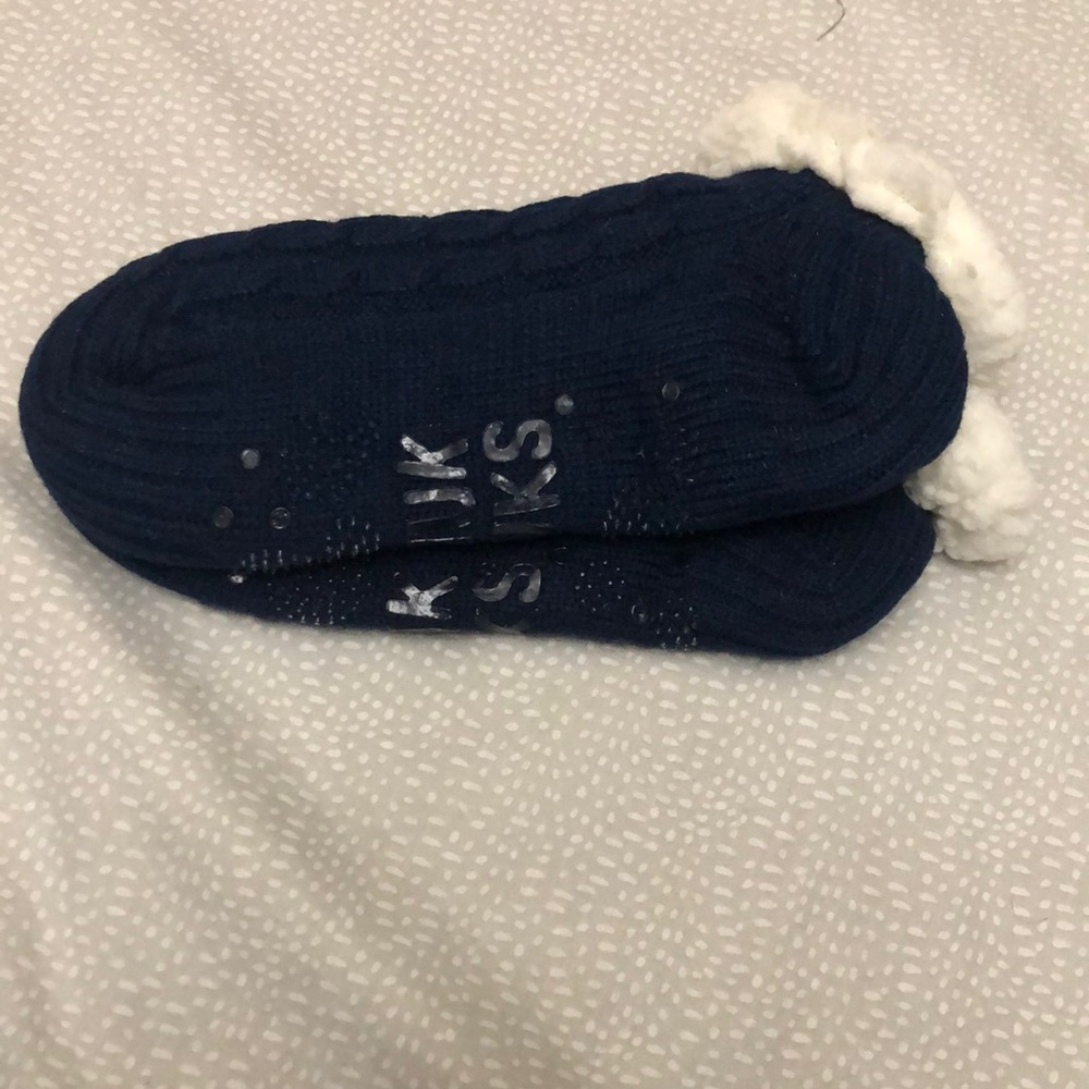 NEW MUK LUKS WOMENS SLIPPER SIZE S/M (6–8) colors black-- navy blue